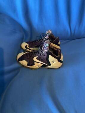 Nike LeBron 11 'Graffiti' Basketball Shoes Y 6.5